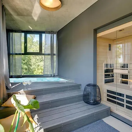 Nancy Holiday home *